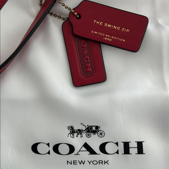 New Coach Swing Zip Bag - Picture 10 of 11